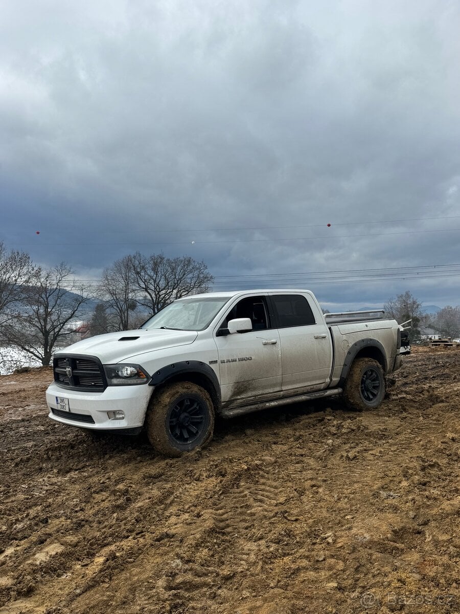 Dodge RAM 1500 Crew Cab Sport 4x4 | 5.7 HEMI V8 | LPG |