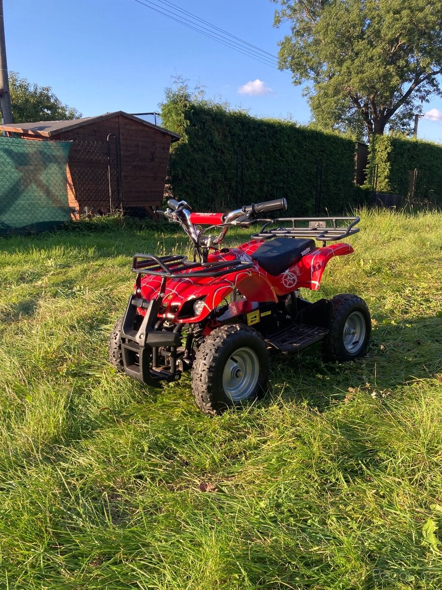 Hecht elektrická čtyrkolka, nové baterie, velmi pěkný stav