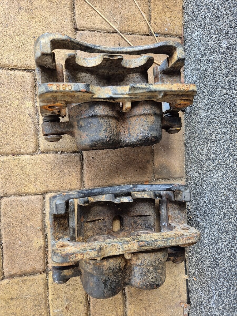 Hummer H2 zadní třmeny