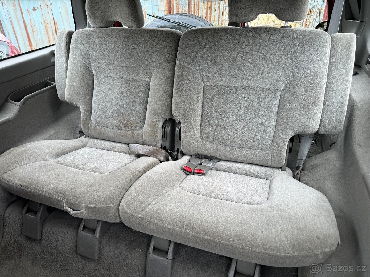 Interiér, plasty a sedačky Nissan Patrol Y61 3dv.