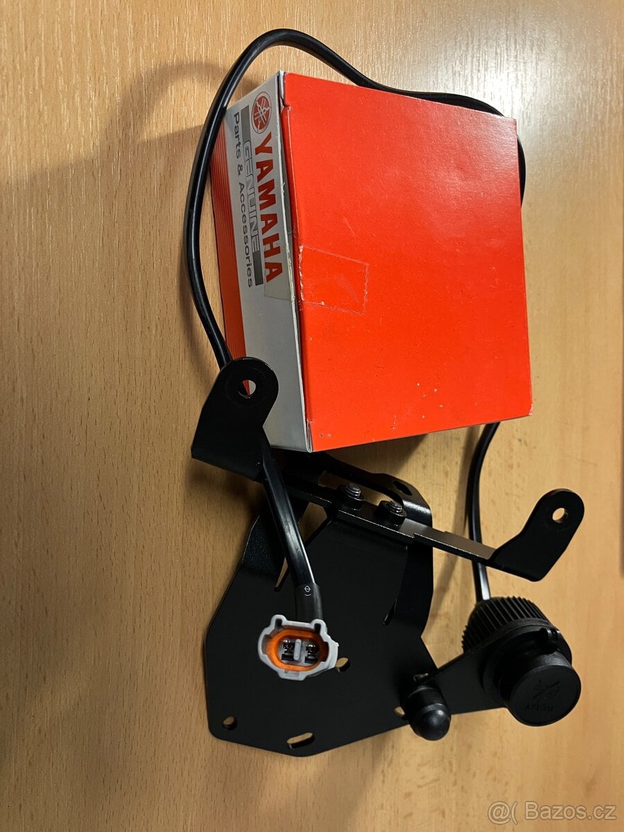 Originální držák gps navigace s 12V zás. na Yamahu mt07