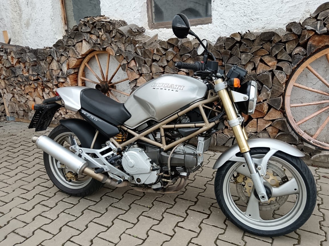 DUCATI MONSTER 750