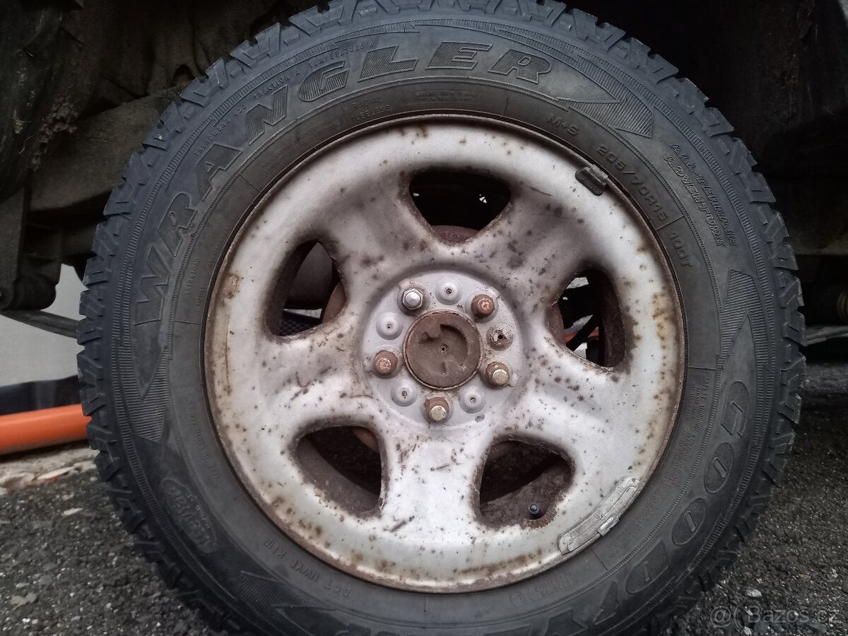 Goodyear Wrangler 205x70x15 vč. disků