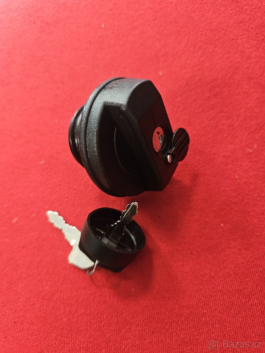 Uzamykatelné víčko nádrže CF MOTO Gladiator. Nové