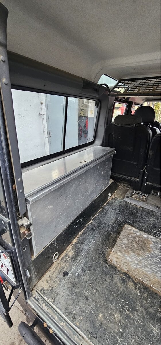 Boxy do kufru Defender 110 2007-2016