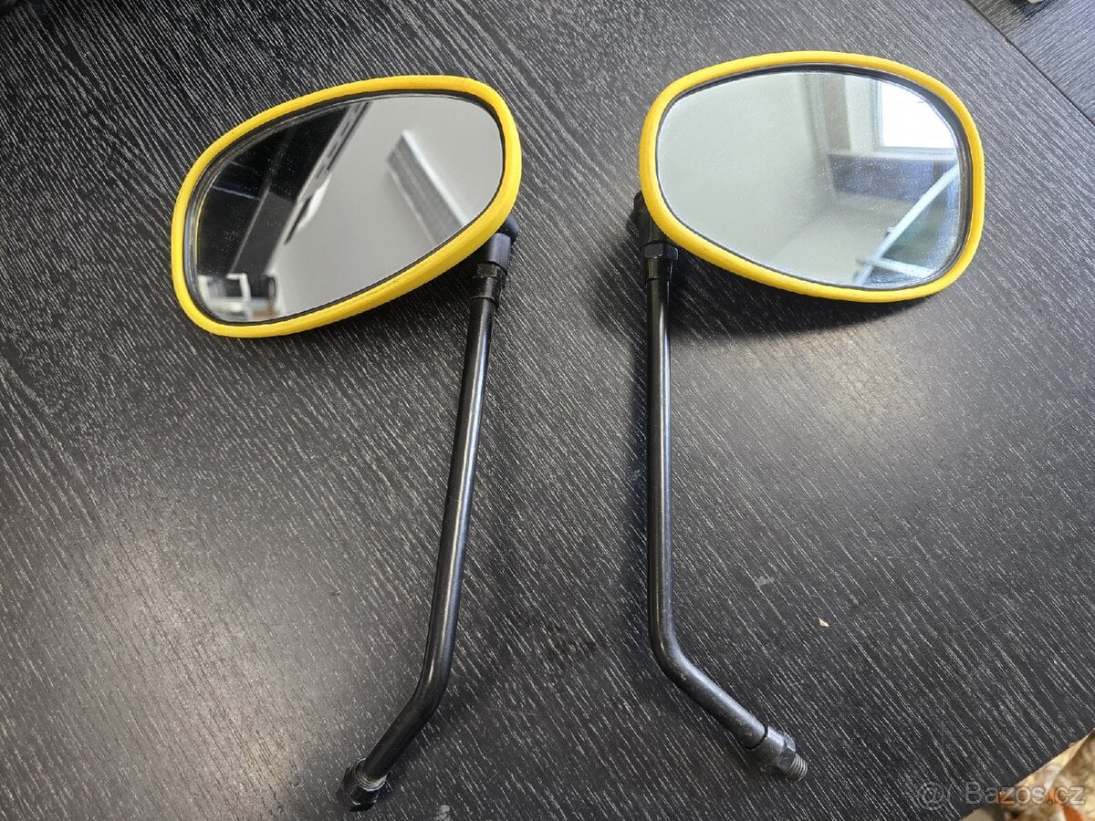 Zpětná zrcátka z čínské čtyřkolky