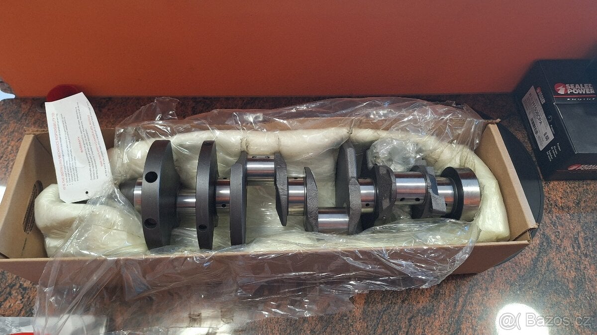 Kliková hřidel motoru HEMI