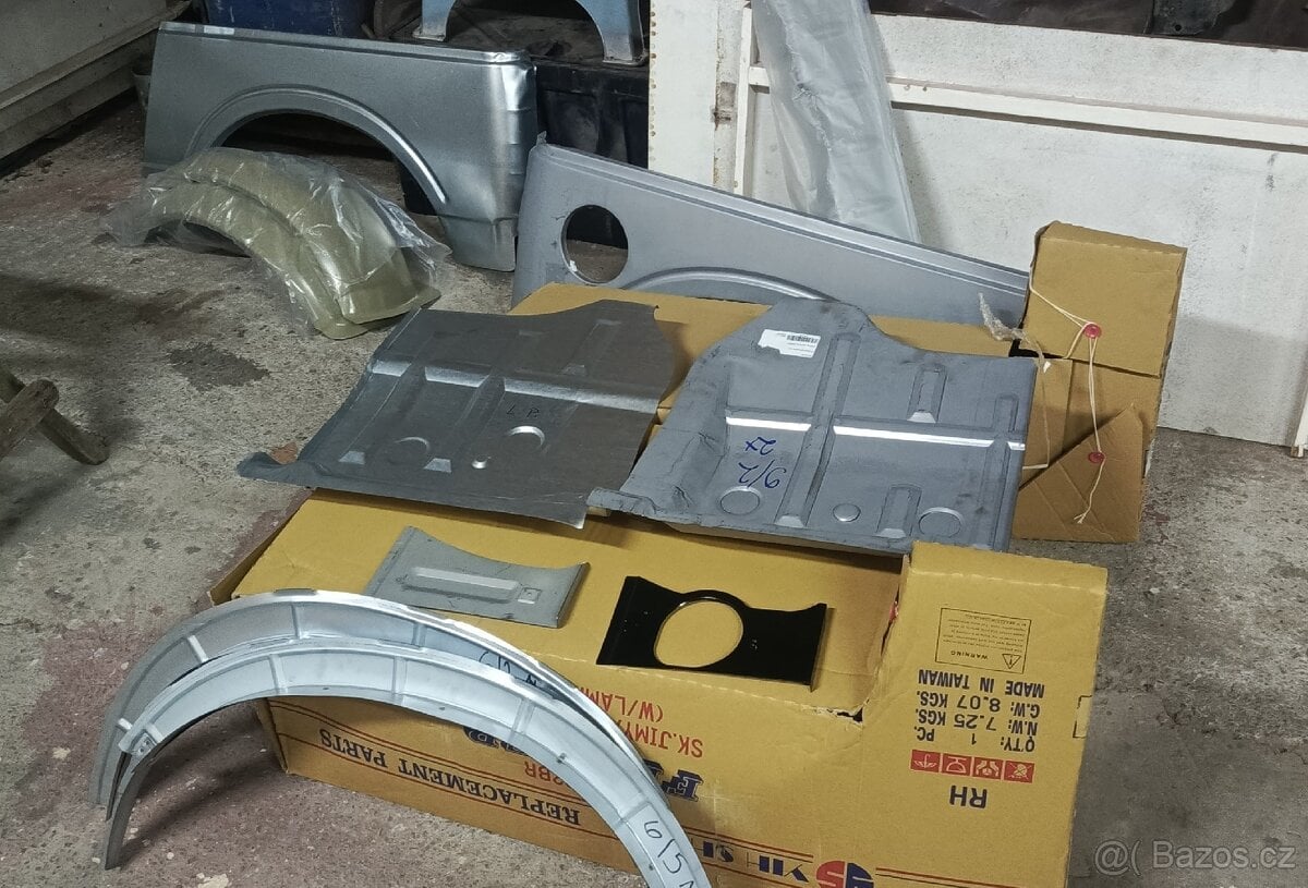 Podlaha Suzuki Samurai.