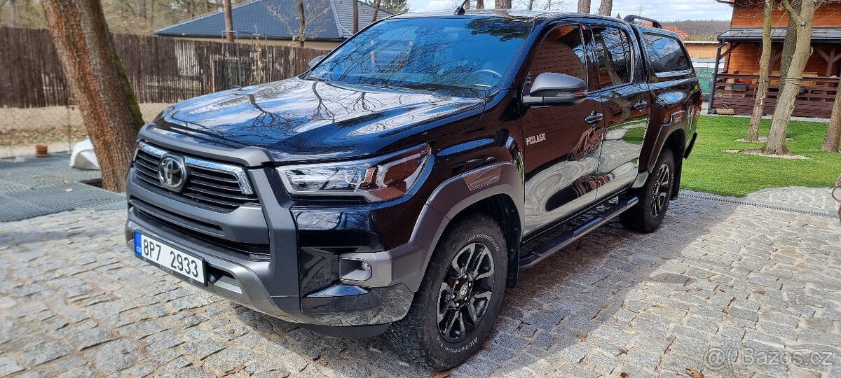Toyota Hilux 2,8 INVINCIBLE, ČR, 1 majitel 50300km