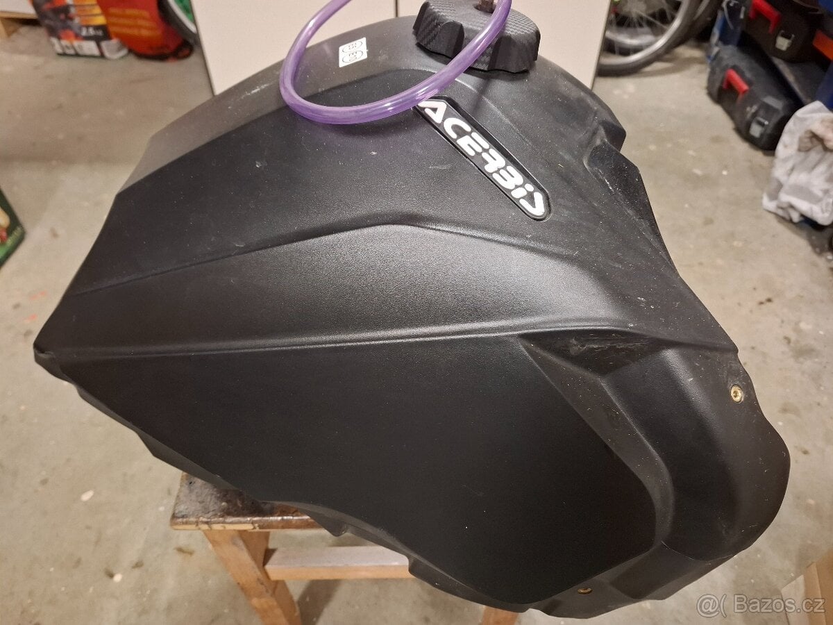 Yamaha Tenere 700 acerbis nádrž 23 l