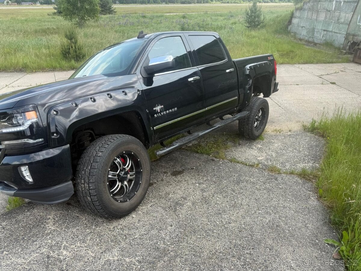 Chevrolet Silverado Z71 Black Widow