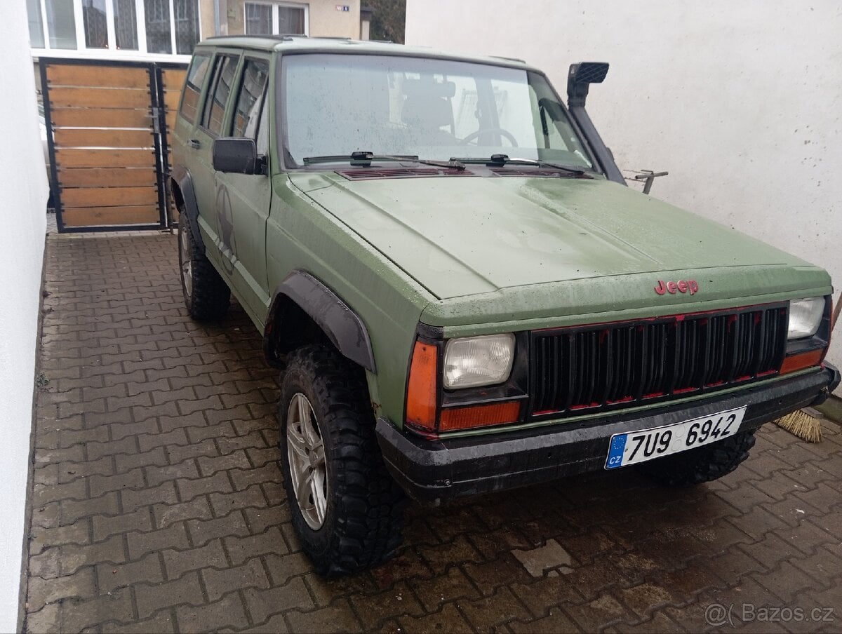 Jeep Cherokee xj rok 1995, 4L 135 kW,