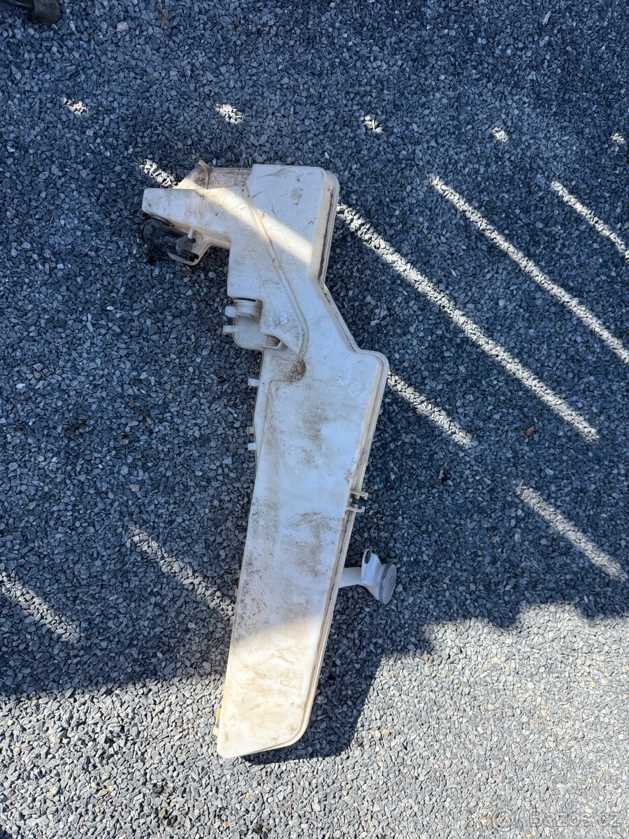 Nádobka ostřikovačů  Alaskan Navara