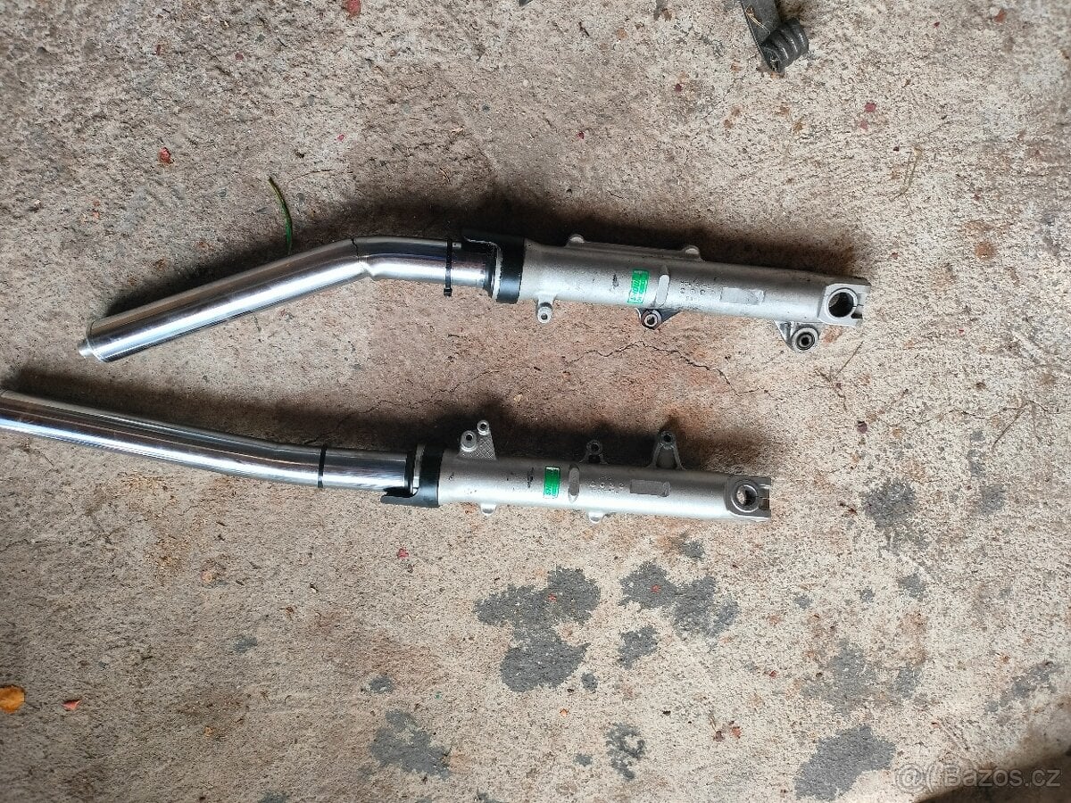 Prodám bourané přední vidlice na Honda VFR 800 VTEC
