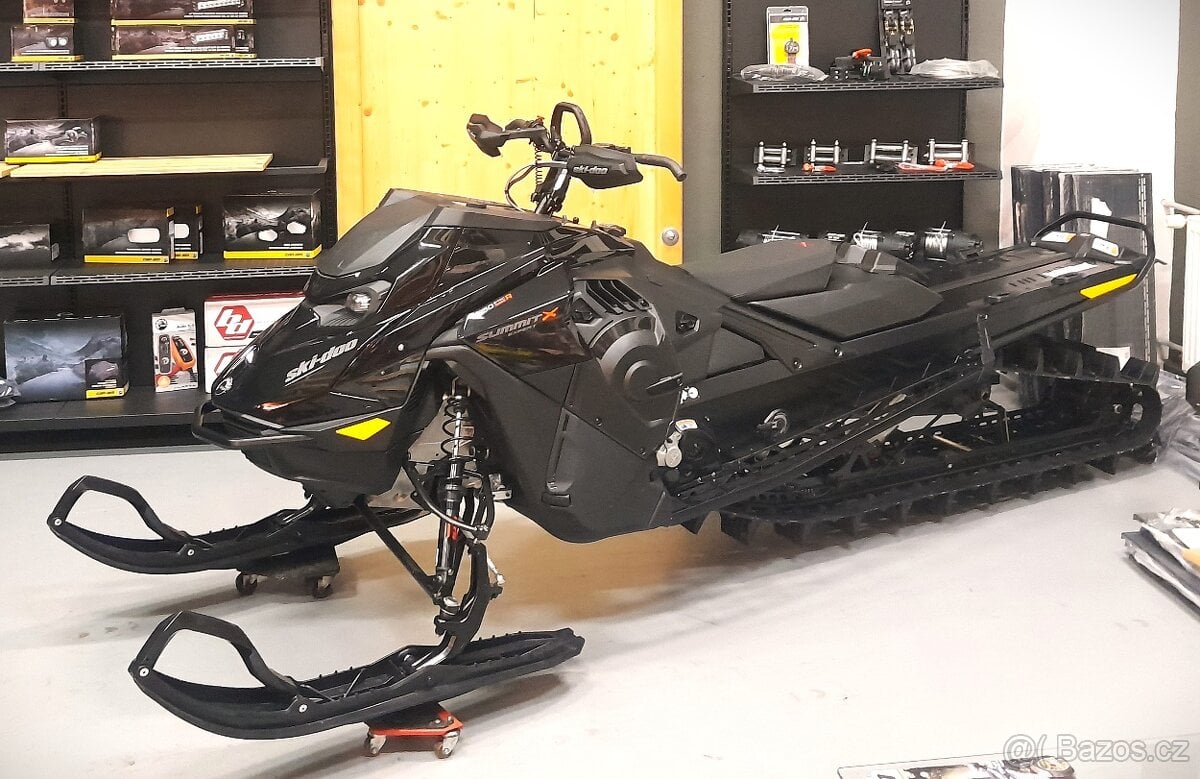 Ski-Doo Summit X 165¨ 850 Turbo R E-tec Shot