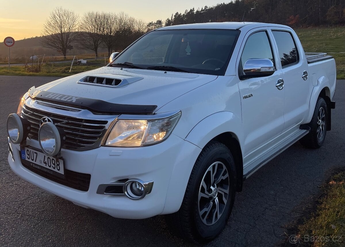 Toyota Hilux r 3.0 126kw automat, 200tis najeto, TOP tav