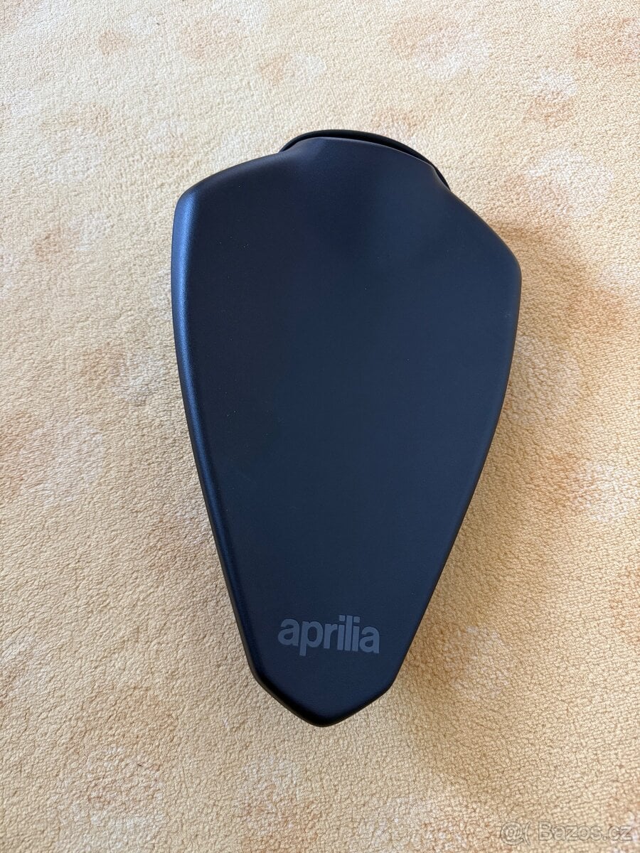 Zadní sedlo Aprilia Tuono V4