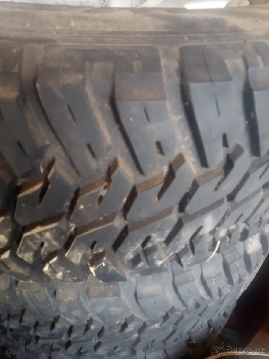 Disky Nissan + pneu Good Year