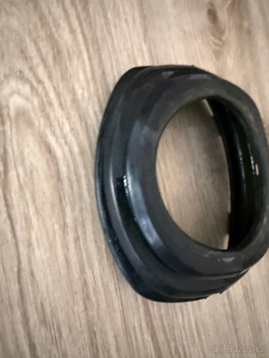 Triumph Tiger 1200 - Gumová krytka kardanu