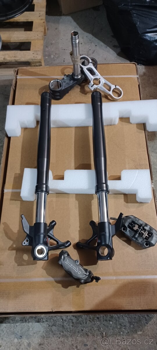 Přední vidlice Ducati Panigale V4 + brýle + třmeny