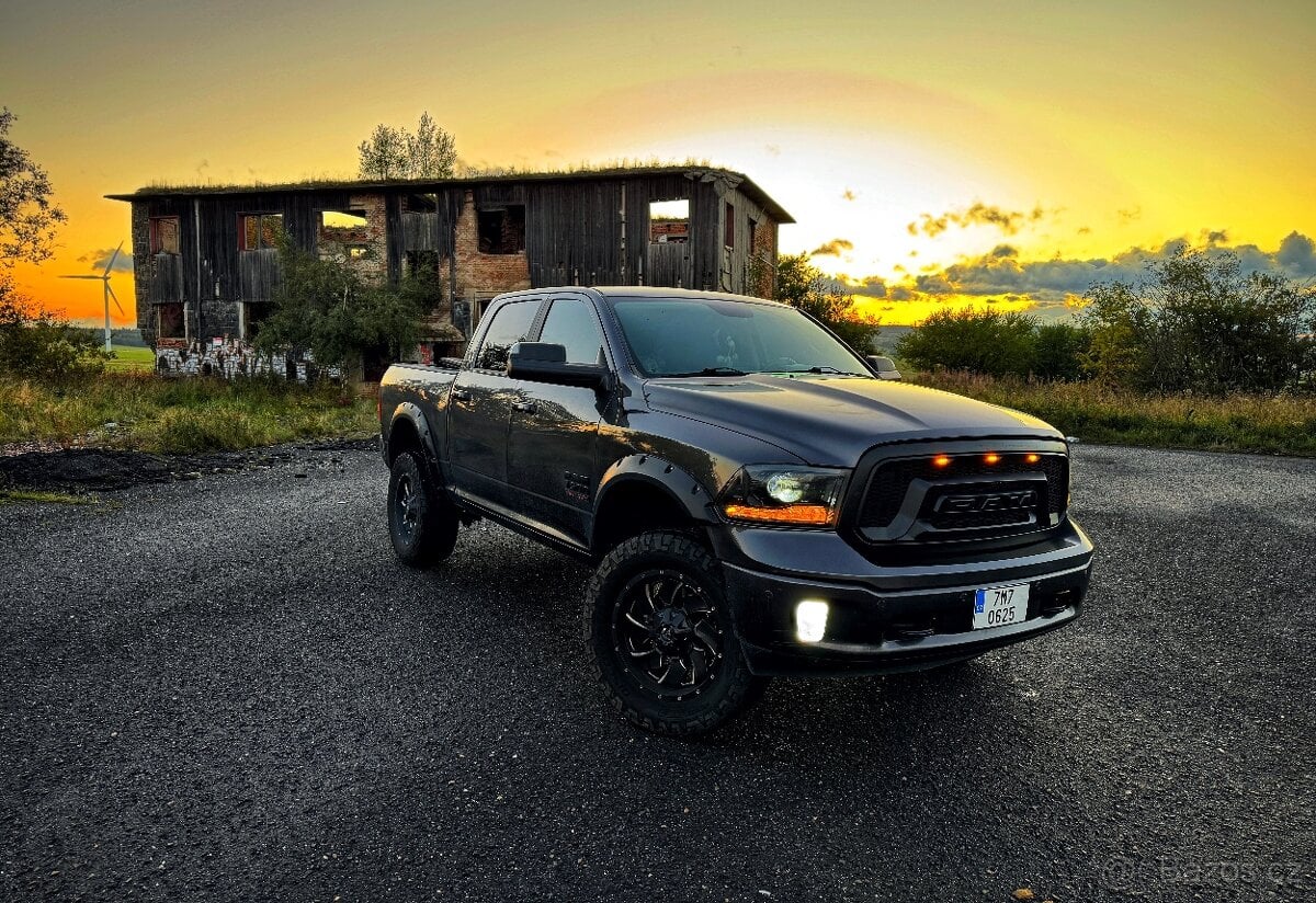 Dodge RAM 1500 5,7Hemi - Laramie, LPG,