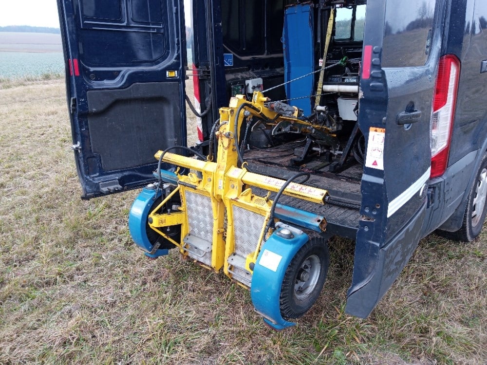 Ford Transit 350L 2.0Tdci L3H2 7 míst - odtahový speciál