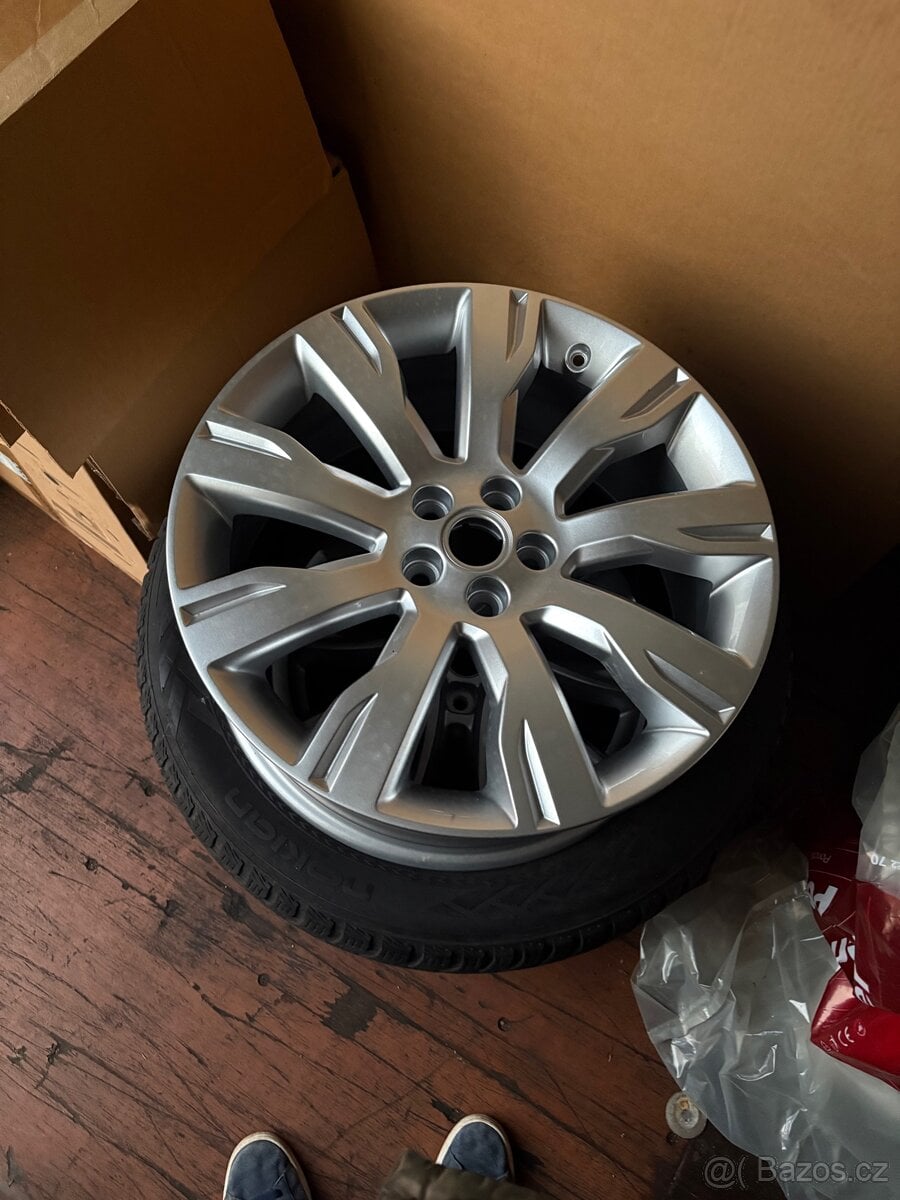 Kolo na Land Rover Discovery sport