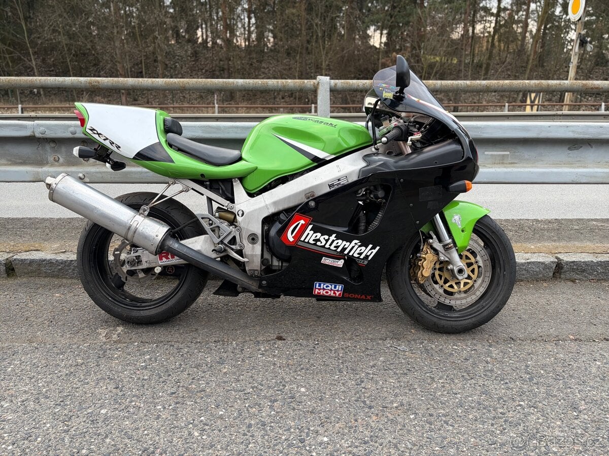 Kawasaki Zx7r superbike