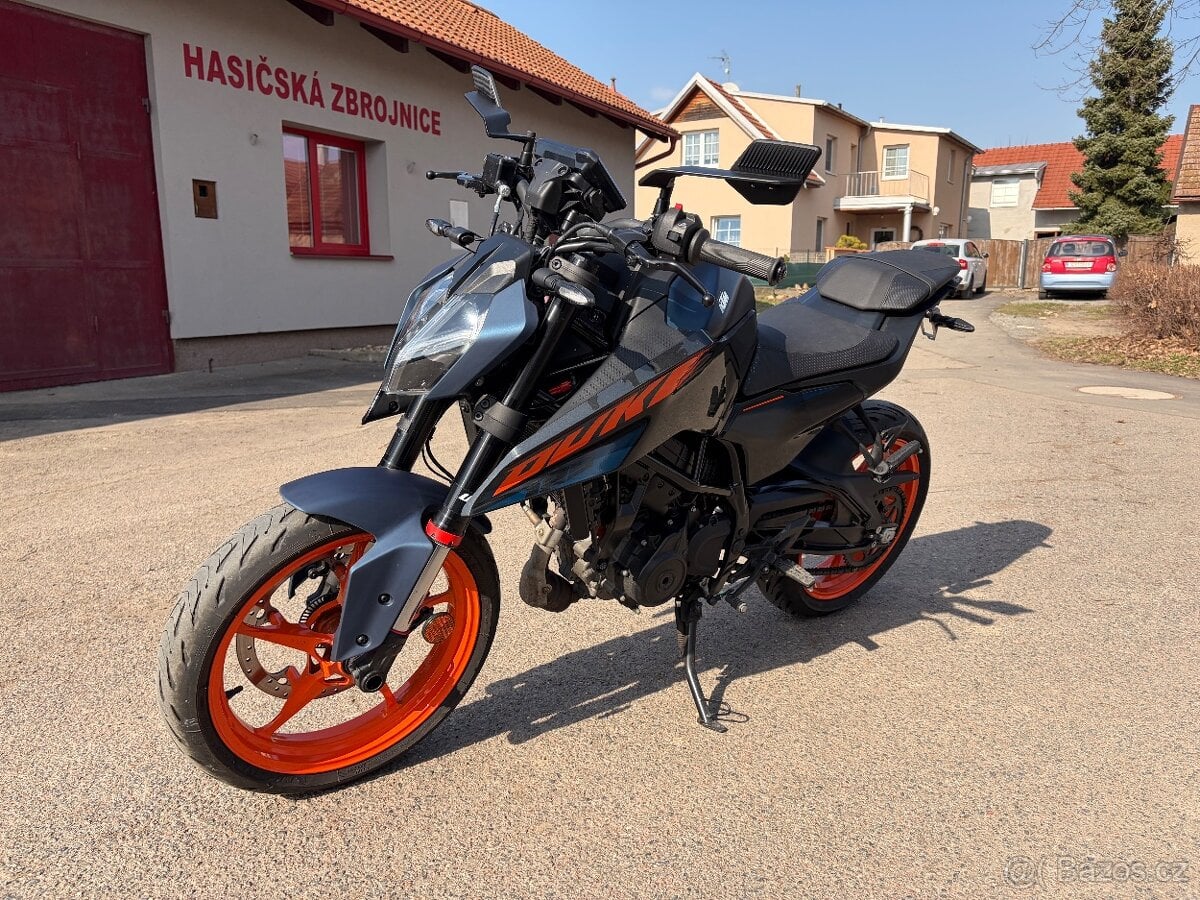 KTM duke125, r.v: 10/2024, 11kw, 6000km, TOP.