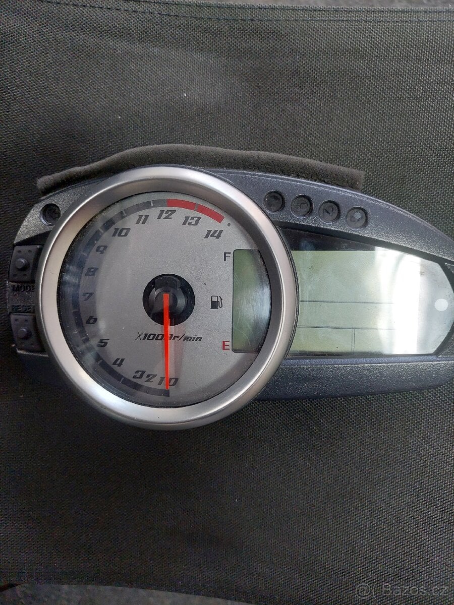 Kawasaki z750 2008 budíky,  tachometr, displej