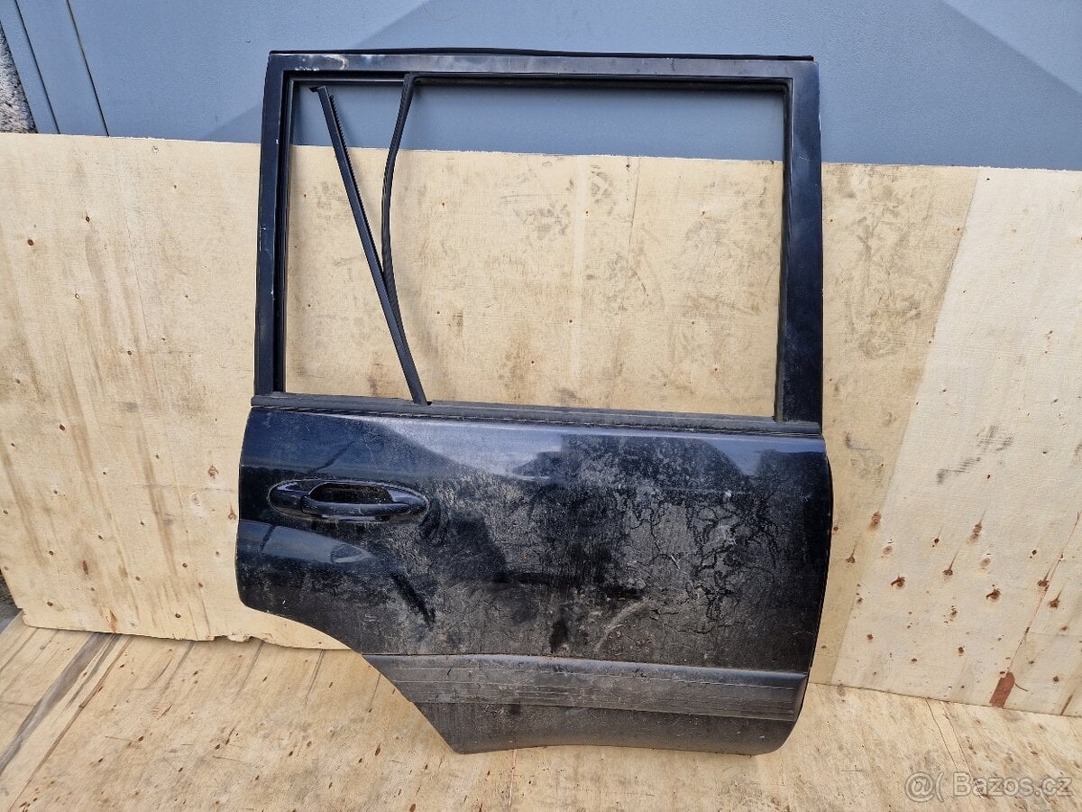 Prodám pravé zadní dveře Toyota Land Cruiser LC 100