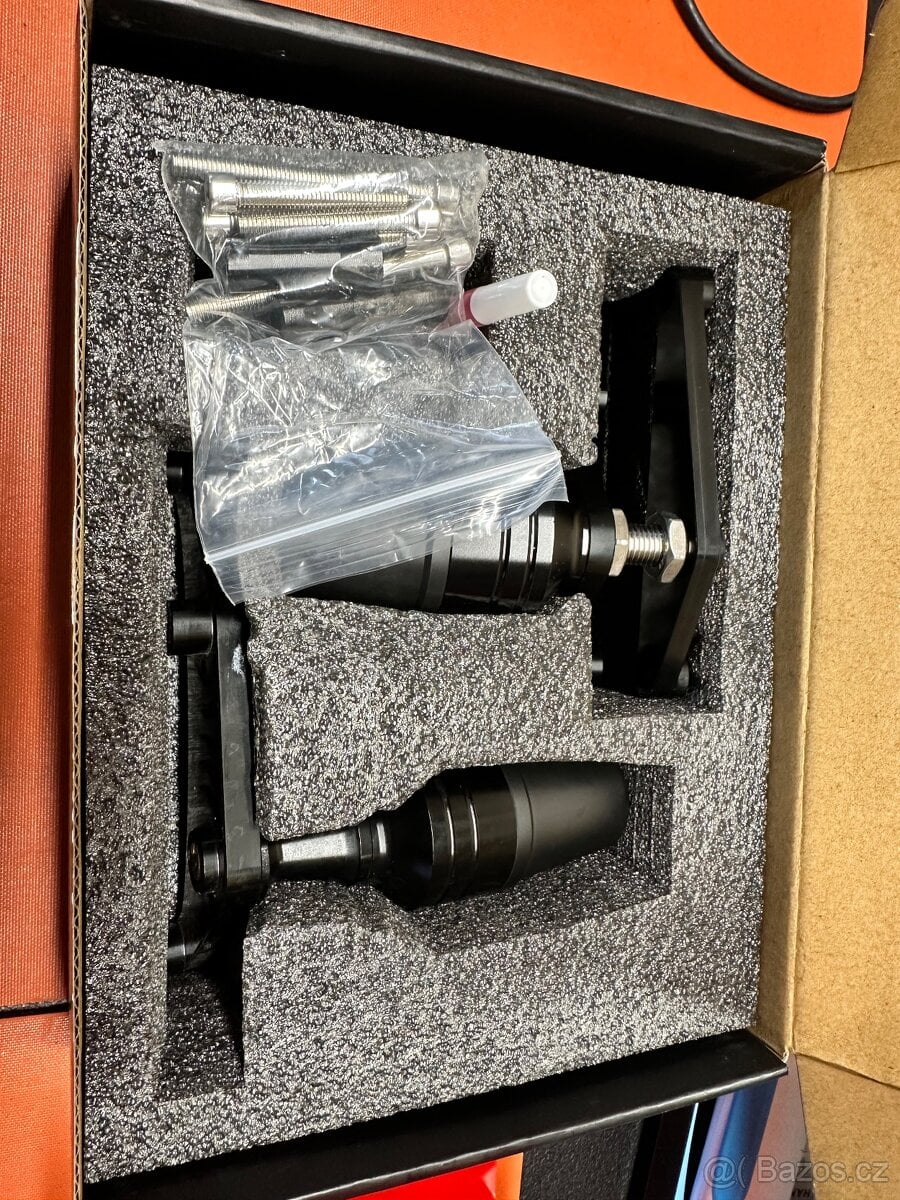 Ducati Panigale v4 padáky padací protektory crash bobbins