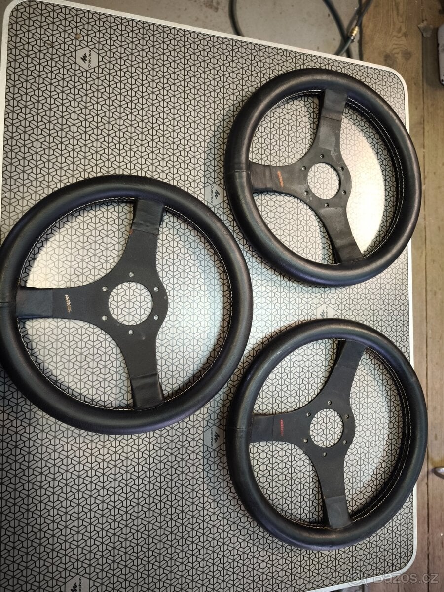 Univerzální 3 ramenné sportovní volanty