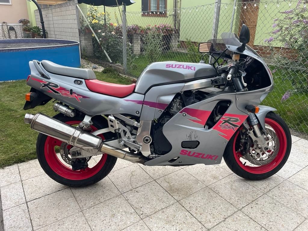 Suzuki GSXR 750W