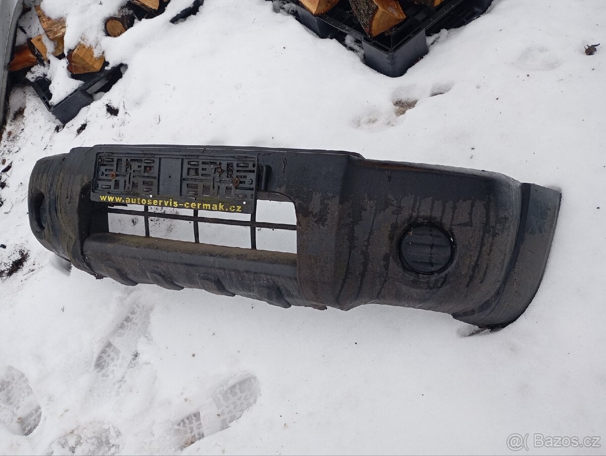 Přední nárazník Nissan Navara D22