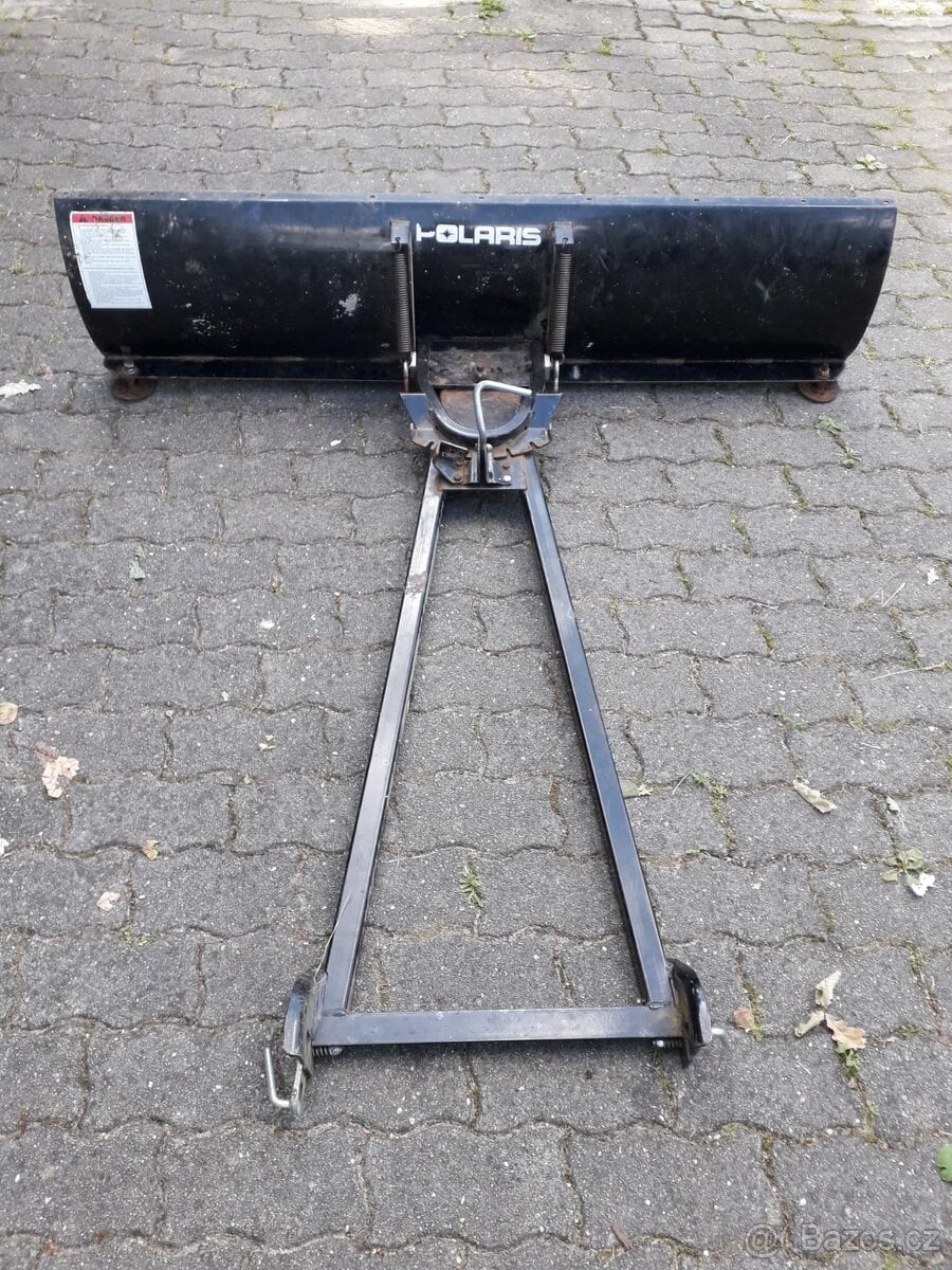 Sněhová radlice na čtyřkolku Polaris