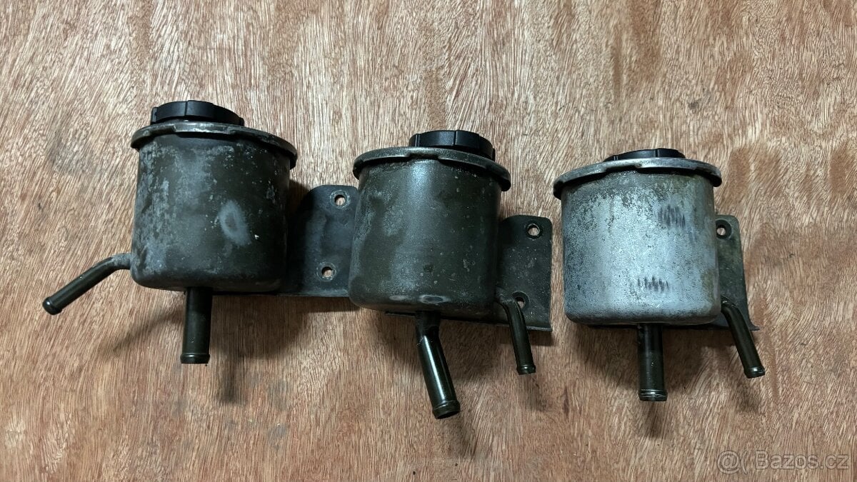 Nádoba servo kapaliny Nissan Patrol
