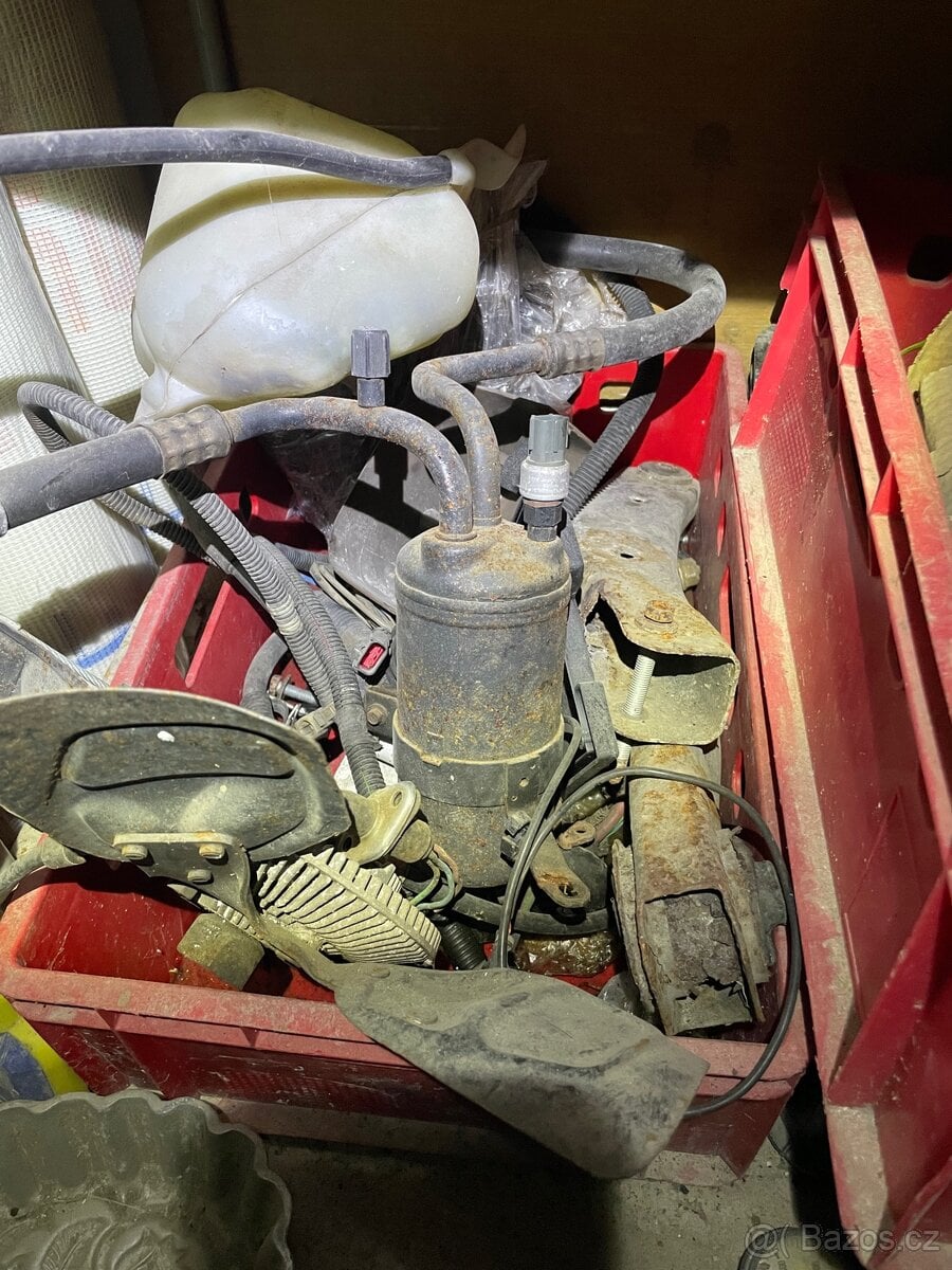 Díly jeep grand cherokee WJ 4,7 v8