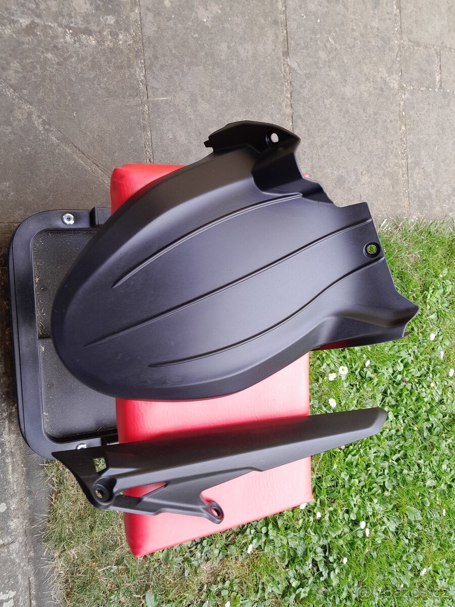 Ducati multistrada V4 S zadní blatník + kryt řetězu