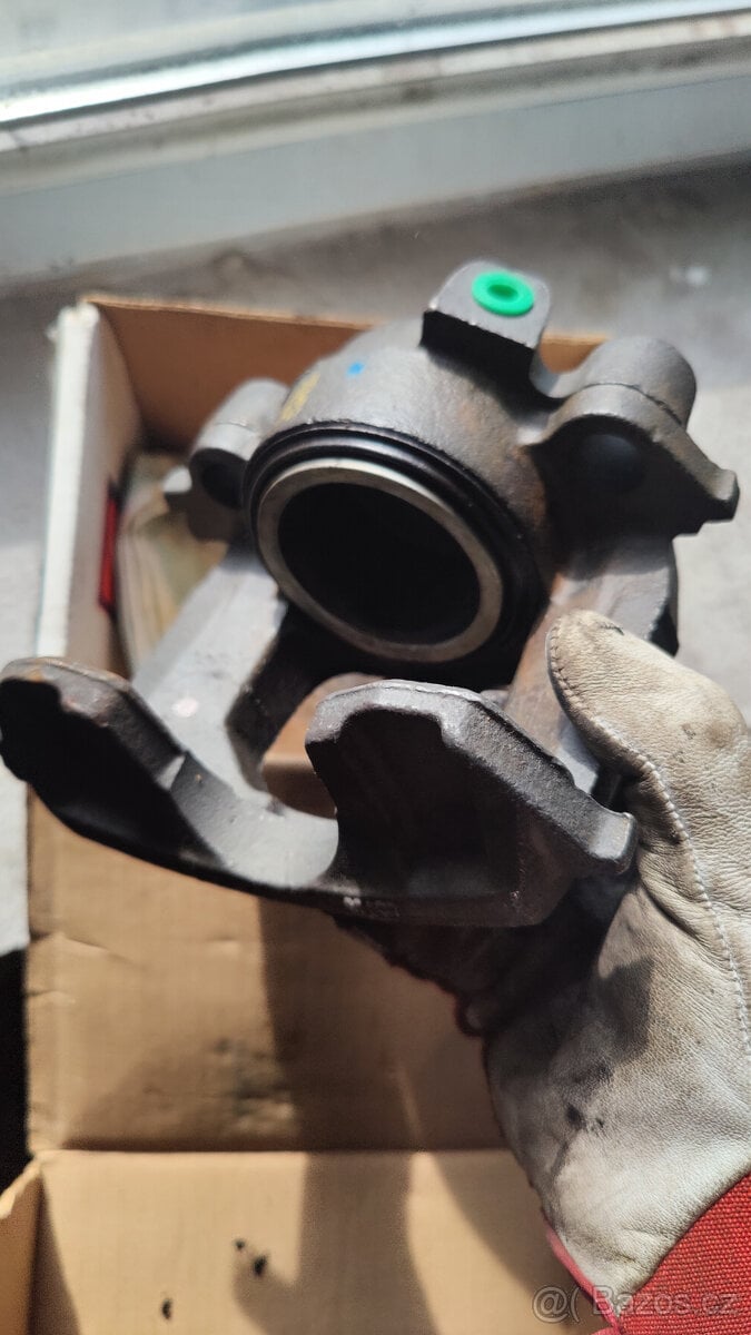 Prodám brzdový třmen Jeep Wrangler, Cherokee aj..