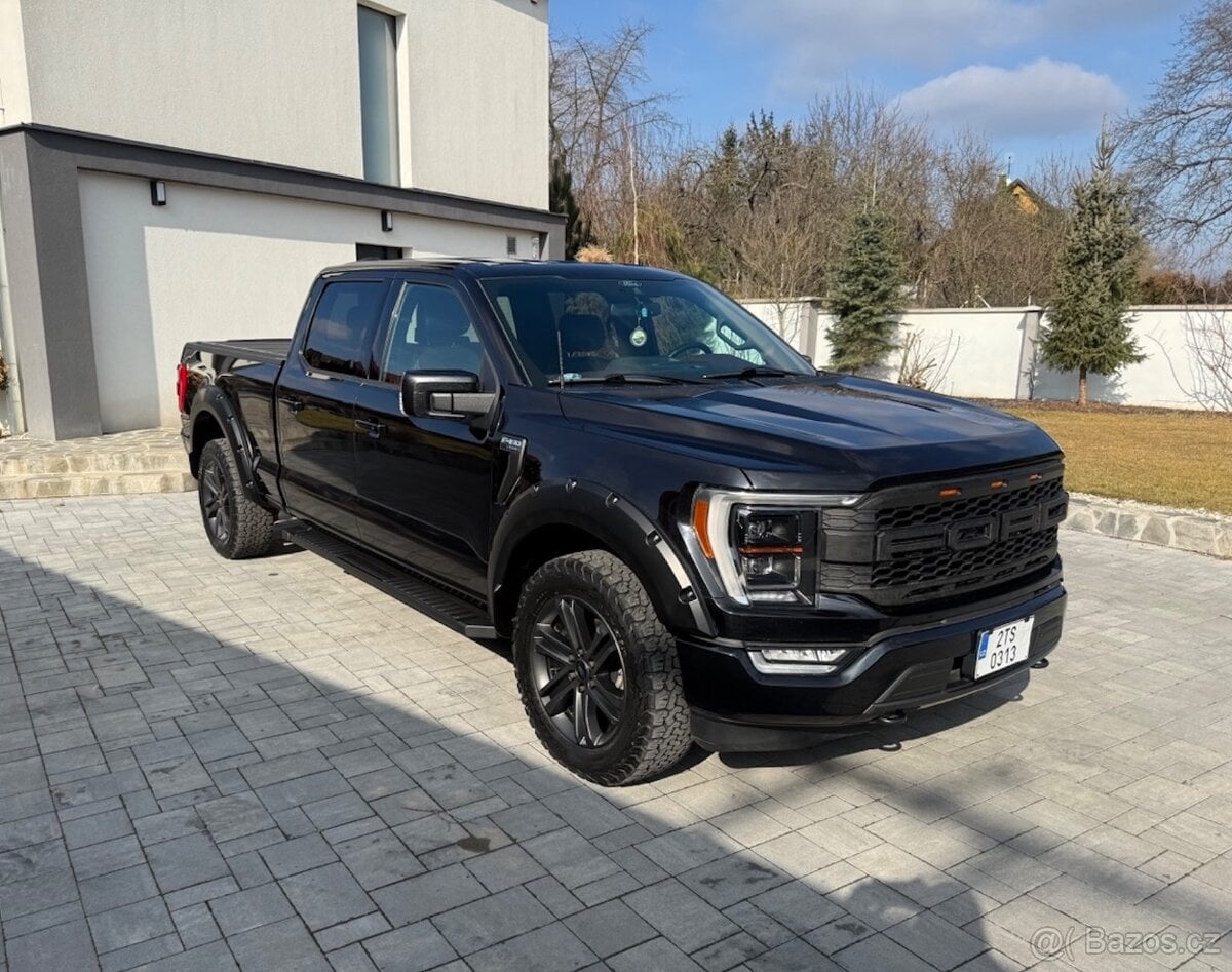Ford F-150 4x4 r.v. 2021, 400 HP, ALL BLACK po servise, DPH