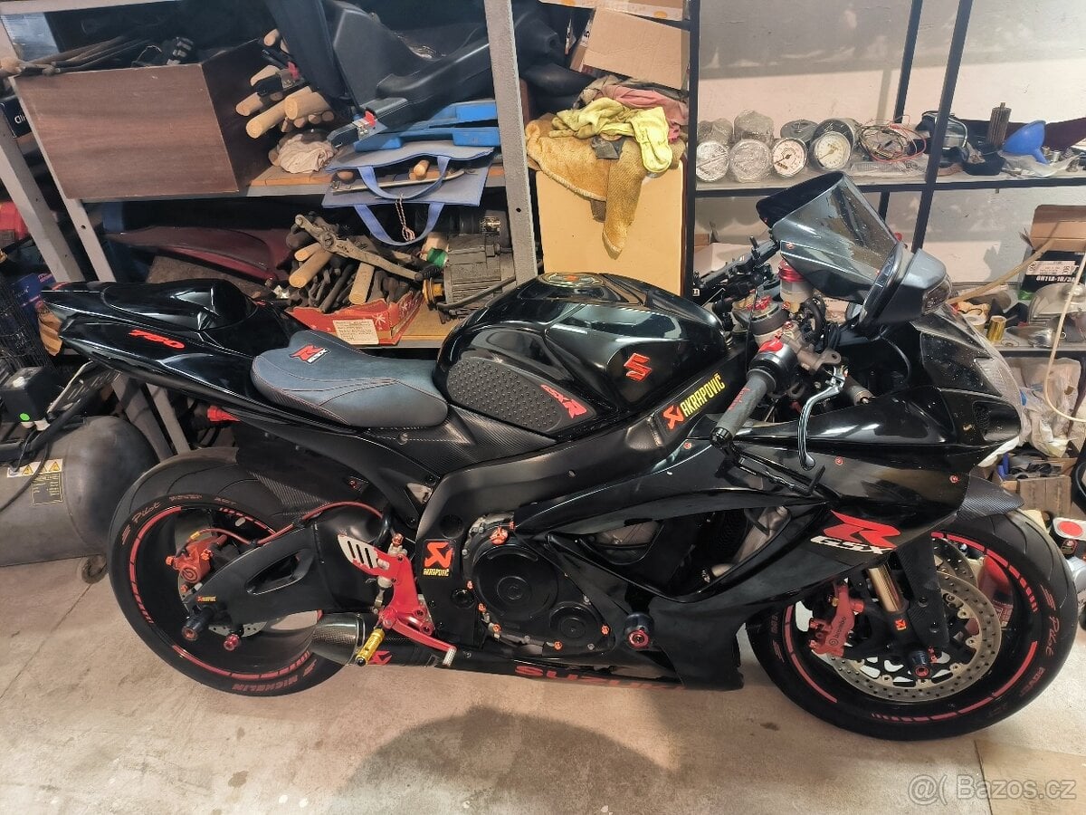 Suzuki GSX-R 750 2006 - prasklé těsnění pod hlavou