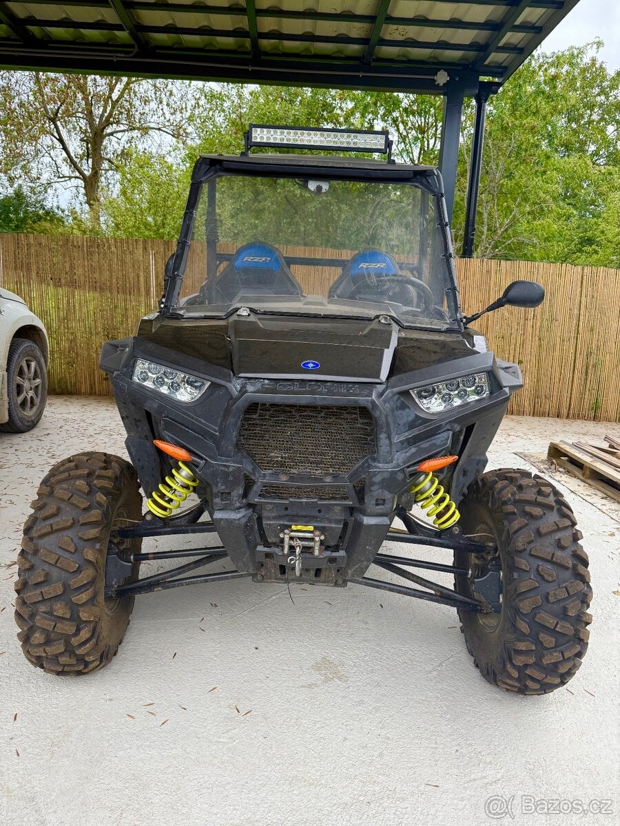 POLARIS RZR 900