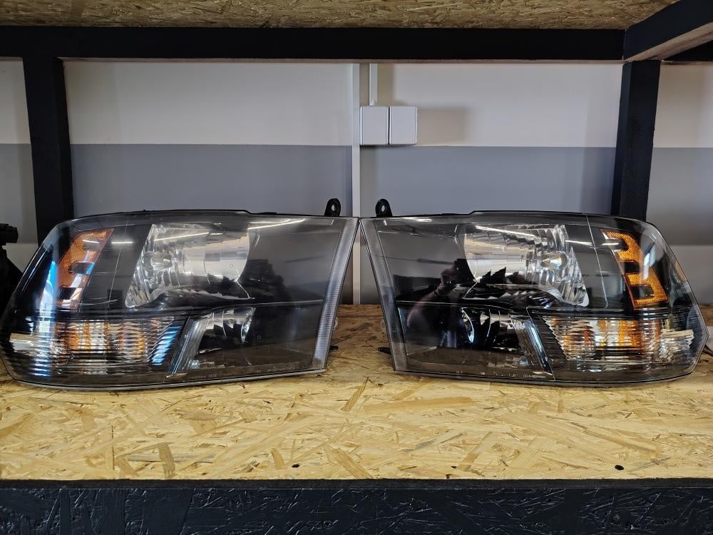 Světla Dodge Ram 1500 2013+