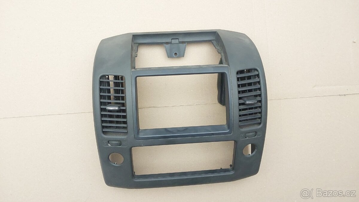 Nissan Navara D40 -  Palubní deska střed 68260EB100