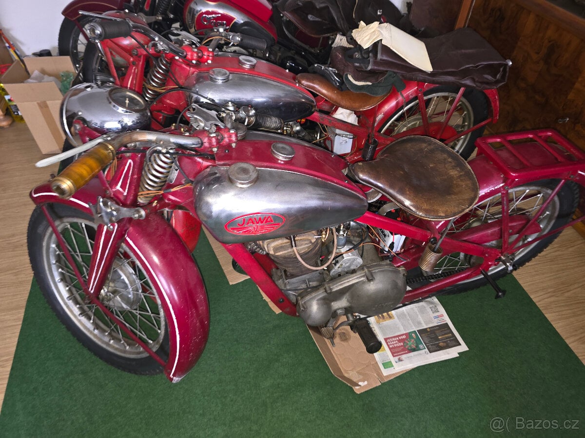 Jawa 350 SV a Jawa 350 OHV z roku 1946.