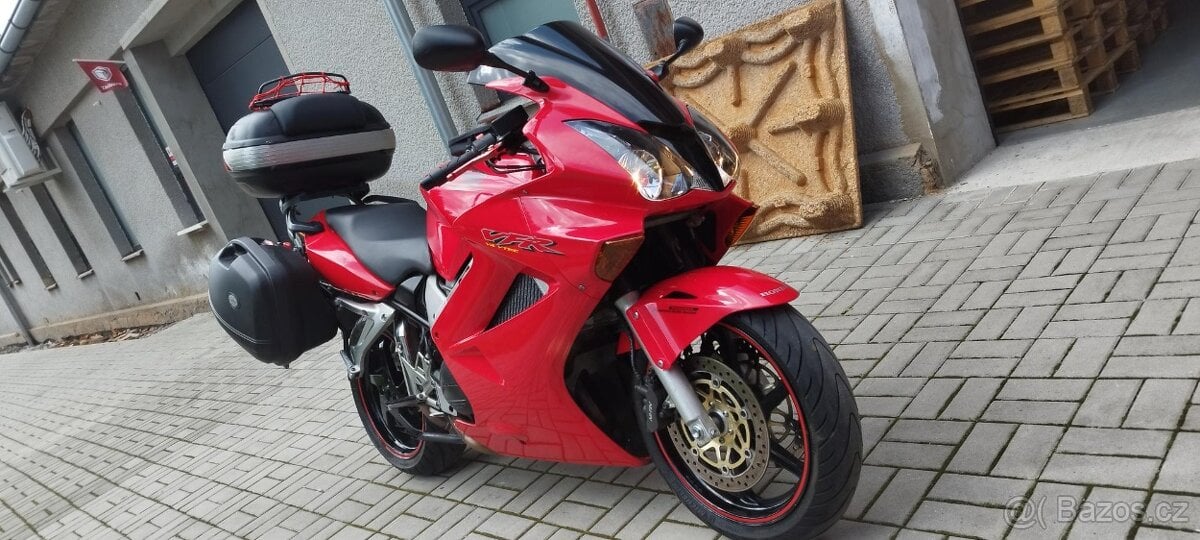 Honda VFR 800 VTEC 46c, 80kw, 40 tis nájezd, KRASAVICE