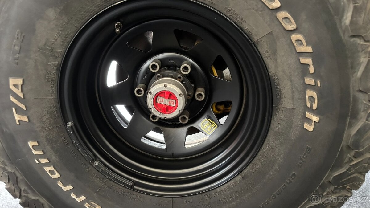 Kola Nissan Patrol , pneu BFG 35 (5kusů)