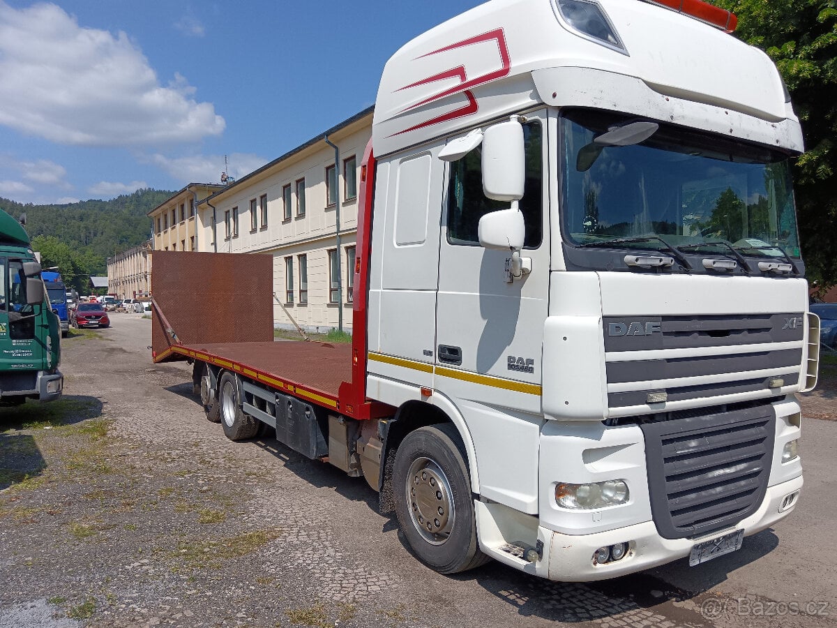 DAF XF 105.460 PŘEPRAVNÍK STROJŮ A VOZIDEL -14 T