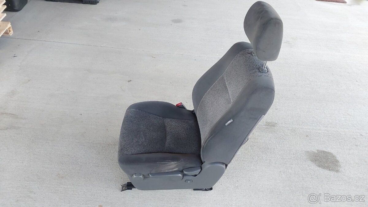 TOYOTA LANDCRUISER 120 – SEDADLO ŘIDIČ